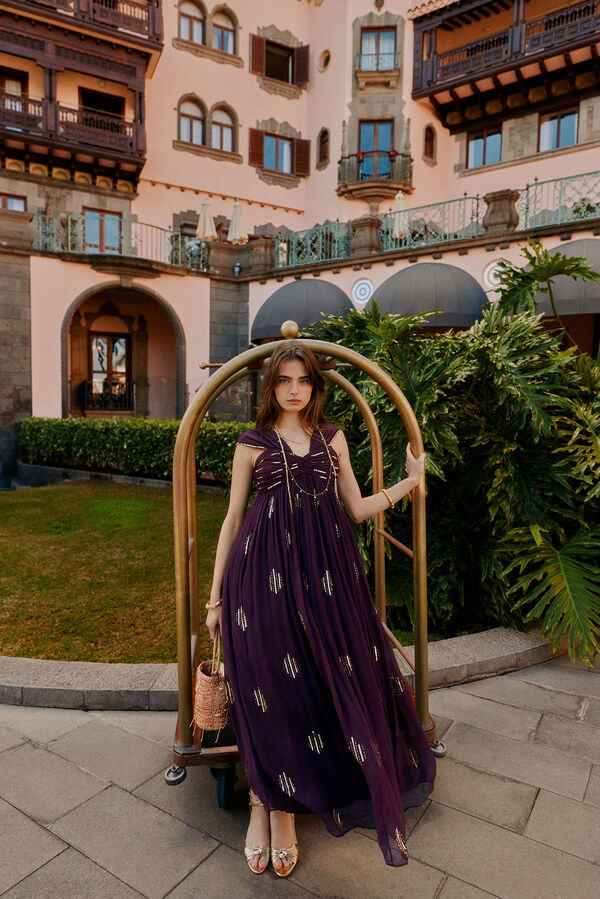 Hoss Intropia Aurora. Vestido bordado Morado