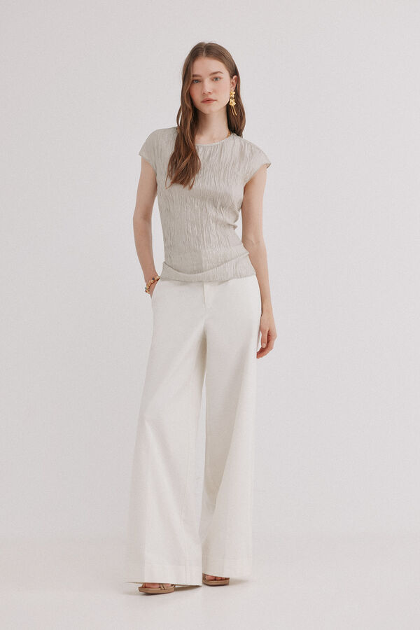 Hoss Intropia Claudia. Top con textura plisada Marfil