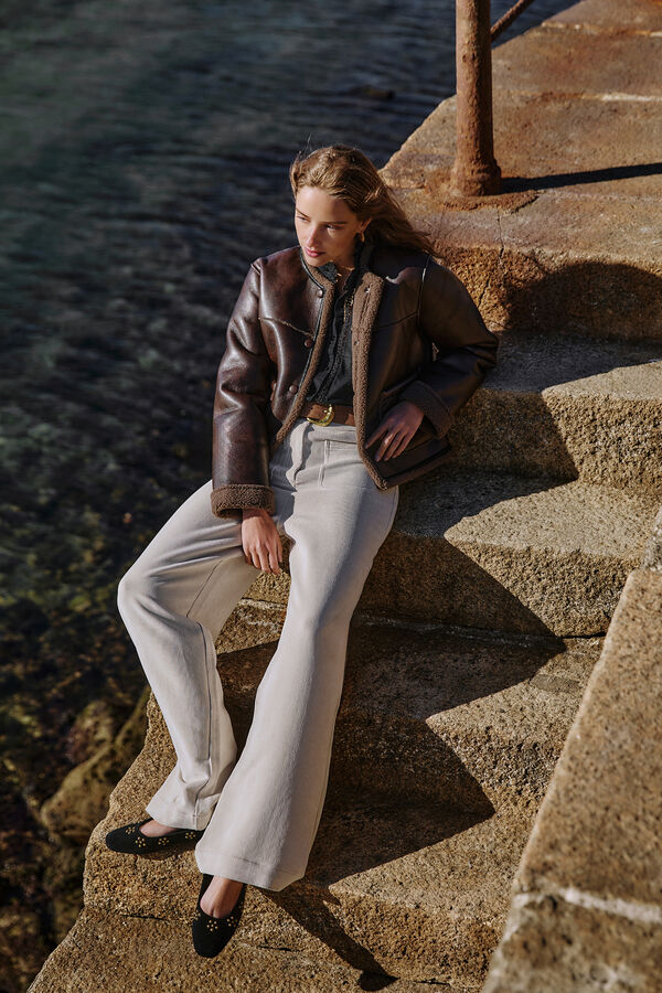 Hoss Intropia Payton. Pantal&oacute;n de pana Marfil