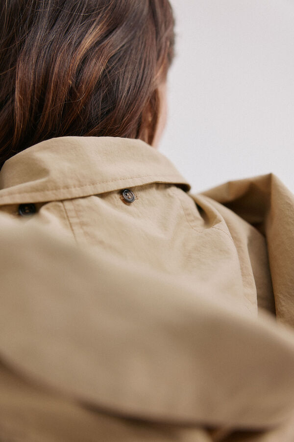 Hoss Intropia Daniela. Gabardina corta Marfil