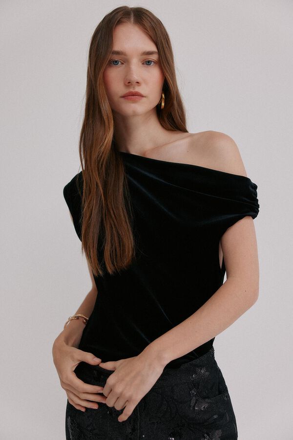 Hoss Intropia Marcela. Top asim&eacute;trico Negro