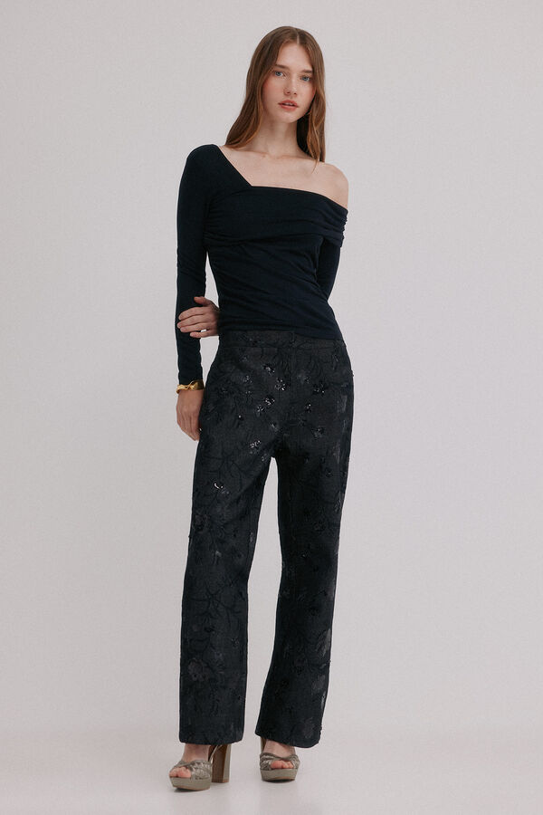 Hoss Intropia Magnolia. Top escote asim&eacute;trico Negro