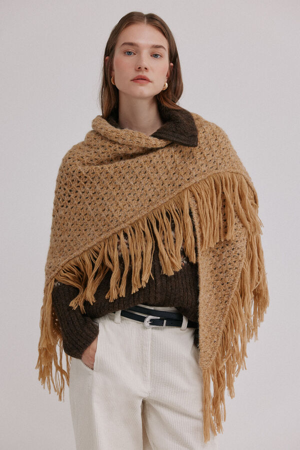 Hoss Intropia Nieves. Chal calado de flecos Dorado