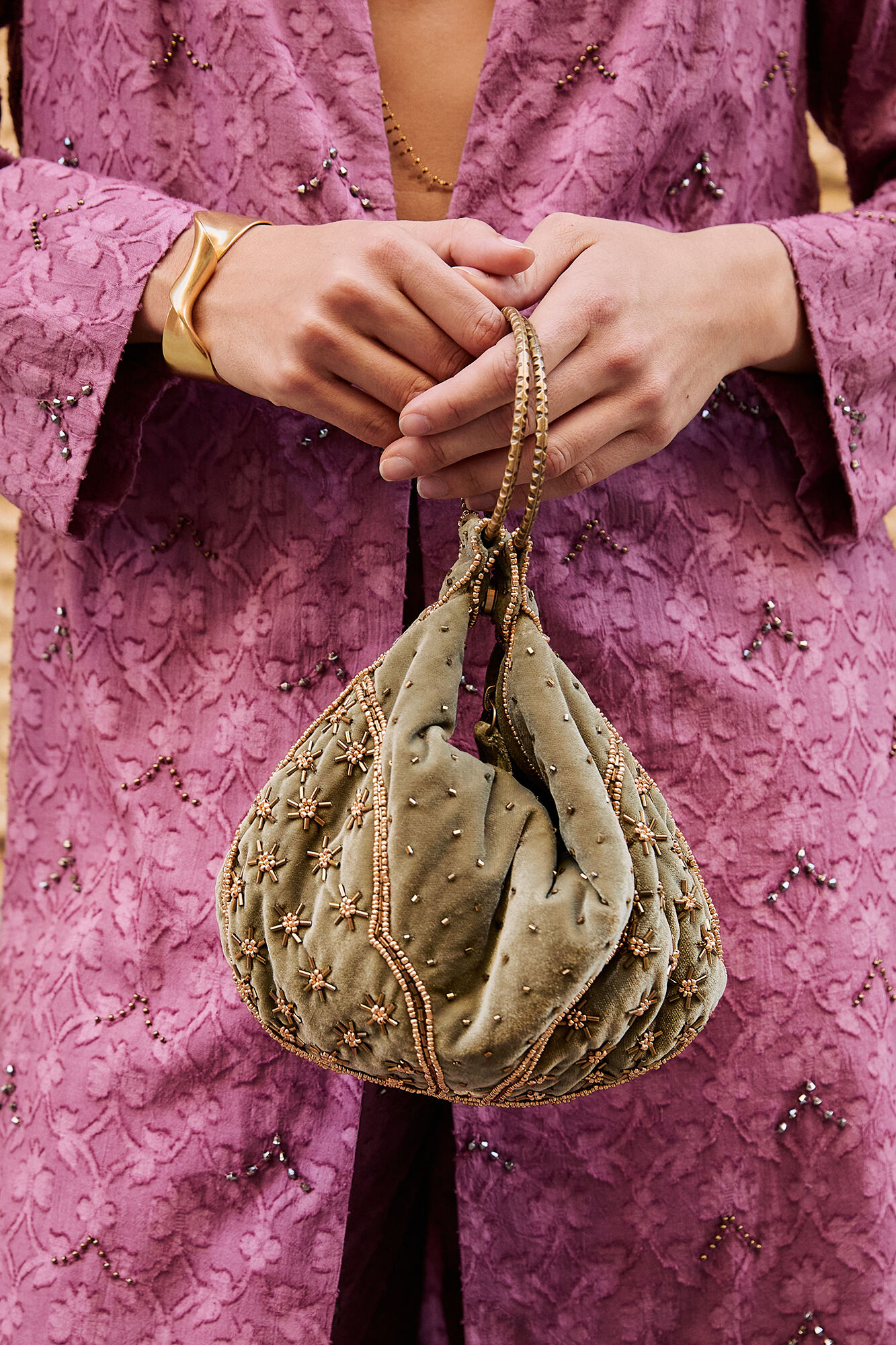 Hoss Intropia Nadia. Bolso de terciopelo y abalorios