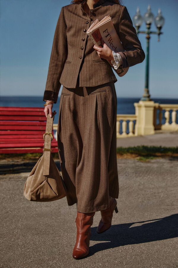 Hoss Intropia Reyes. Falda con pliegues Marron oscuro