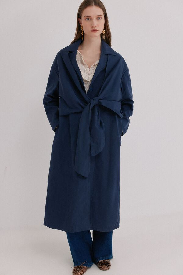 Hoss Intropia Darelle. Gabardina con lazada Azul marino