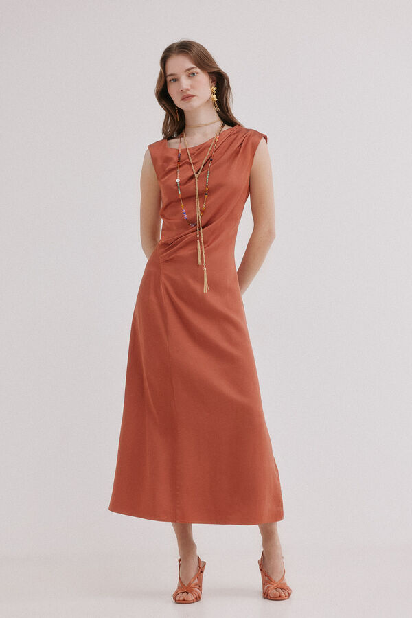 Hoss Intropia Alessia. Vestido midi satinado Rosa