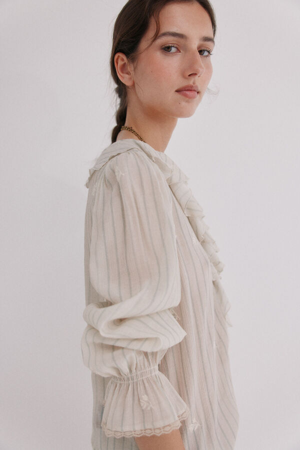 Hoss Intropia Clarisse. Blusa volantes Marfil