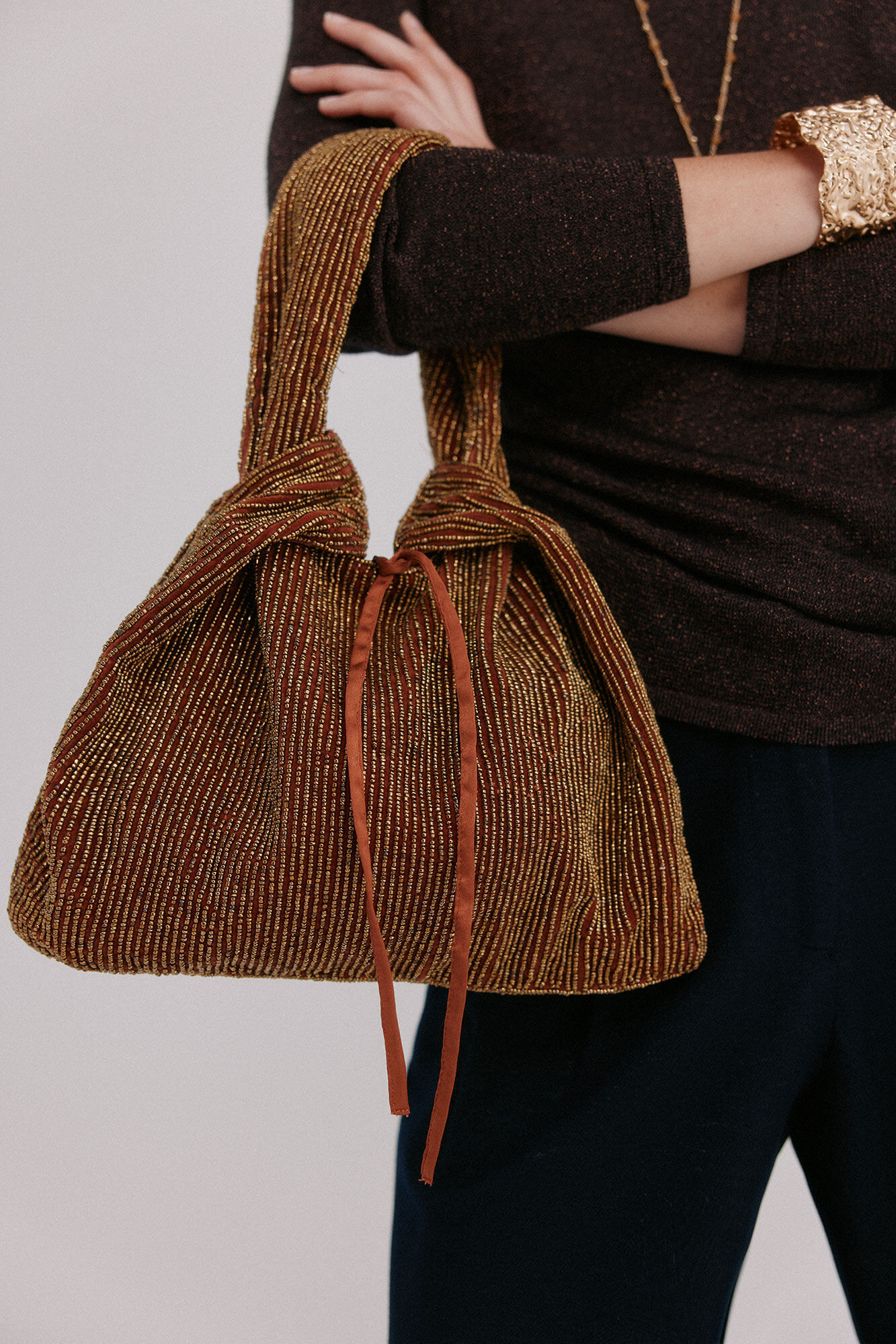 Hoss Intropia Nora. Bolso de terciopelo abalorios