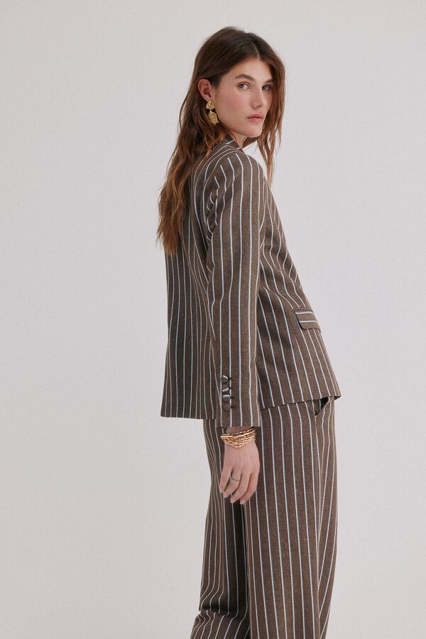 Hoss Intropia Elia. Blazer a rayas Marron oscuro