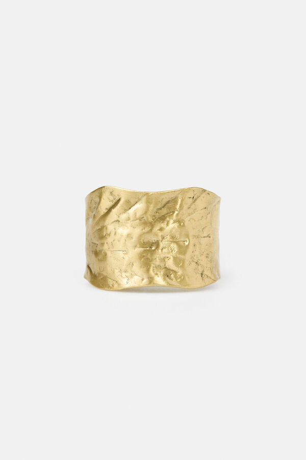 Hoss Intropia Lourdes. Brazalete ancho ba&ntilde;ado en oro Dorado
