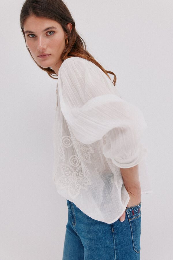 Hoss Intropia C&oacute;sima. Blusa bordados florales Blanco