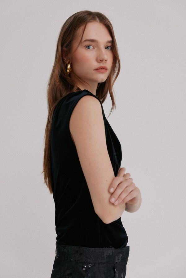 Hoss Intropia Marcela. Top asim&eacute;trico Negro