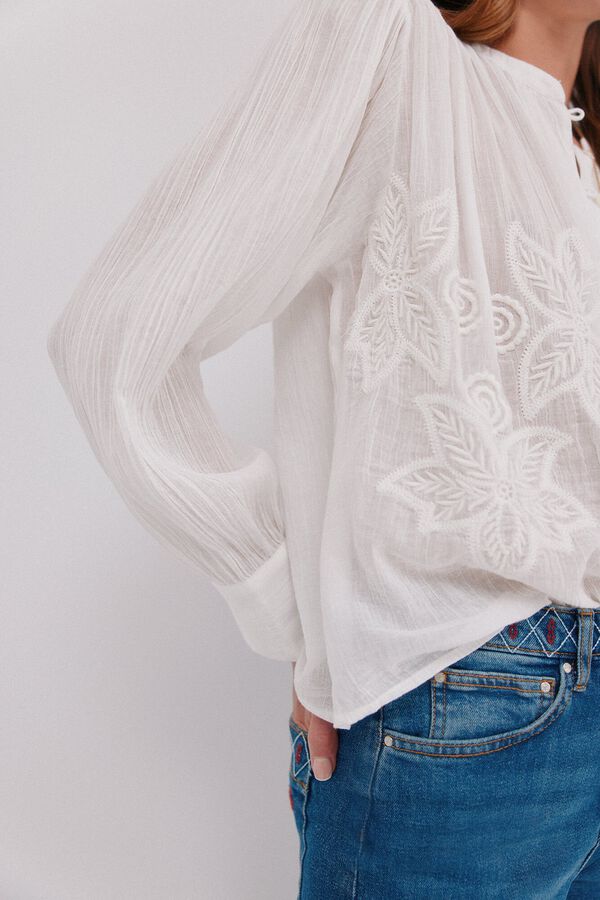 Hoss Intropia C&oacute;sima. Blusa bordados florales Blanco