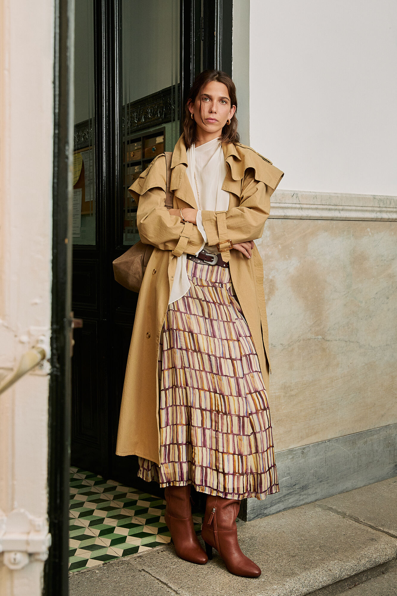 Hoss Intropia Dani&egrave;le. Gabardina bordada