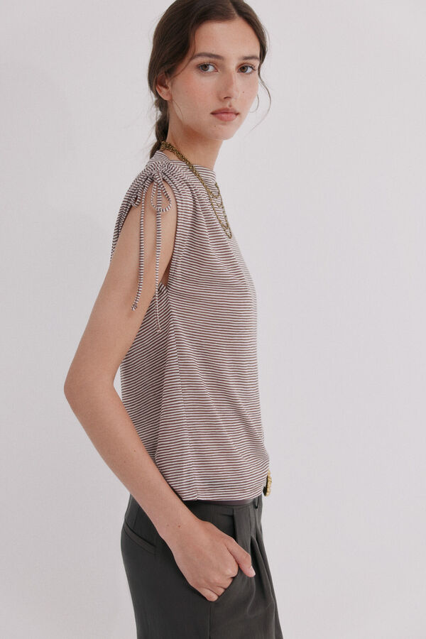 Hoss Intropia Madison. Camiseta fruncidos Marron