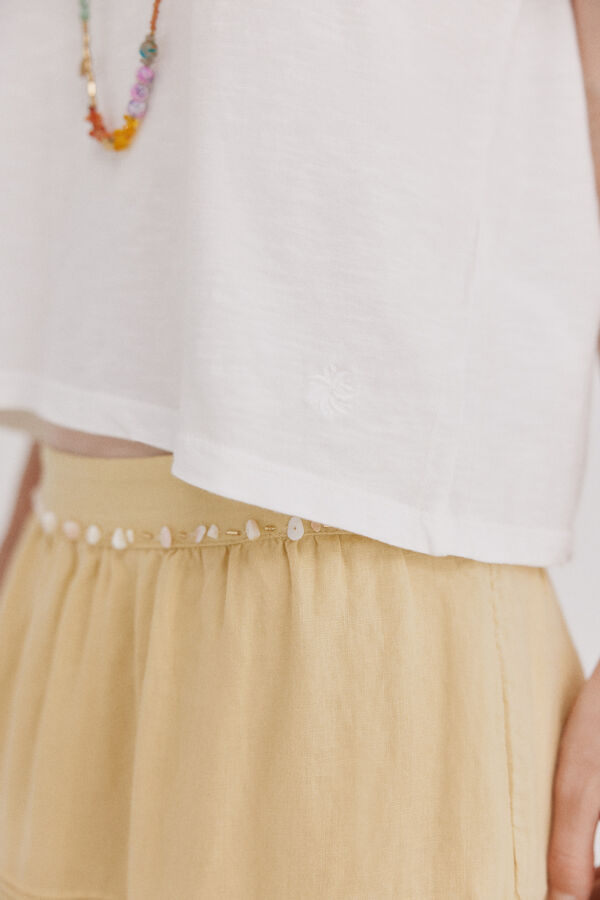 Hoss Intropia Monike. Camiseta maga corta escote pico Beige