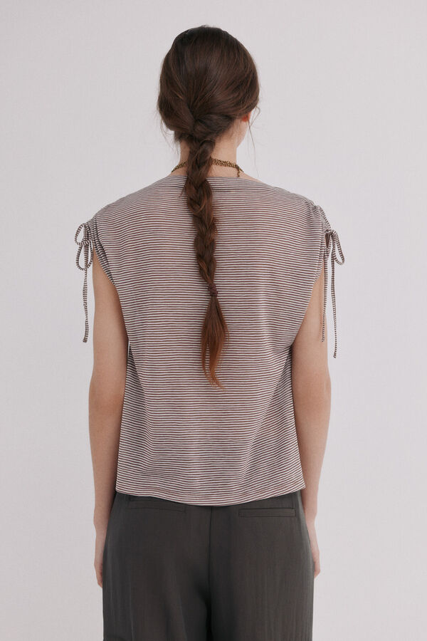 Hoss Intropia Madison. Camiseta fruncidos Marron