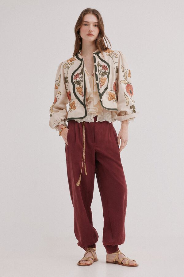 Hoss Intropia Eilana. Chaqueta detalles bordados Marfil