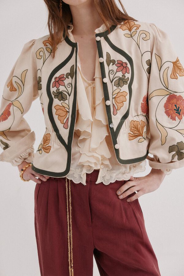 Hoss Intropia Eilana. Chaqueta detalles bordados Marfil