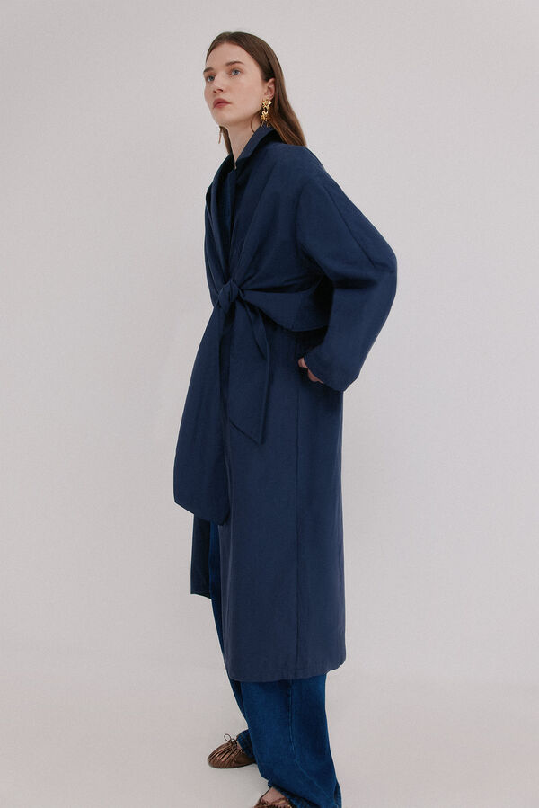 Hoss Intropia Darelle. Gabardina con lazada Azul marino