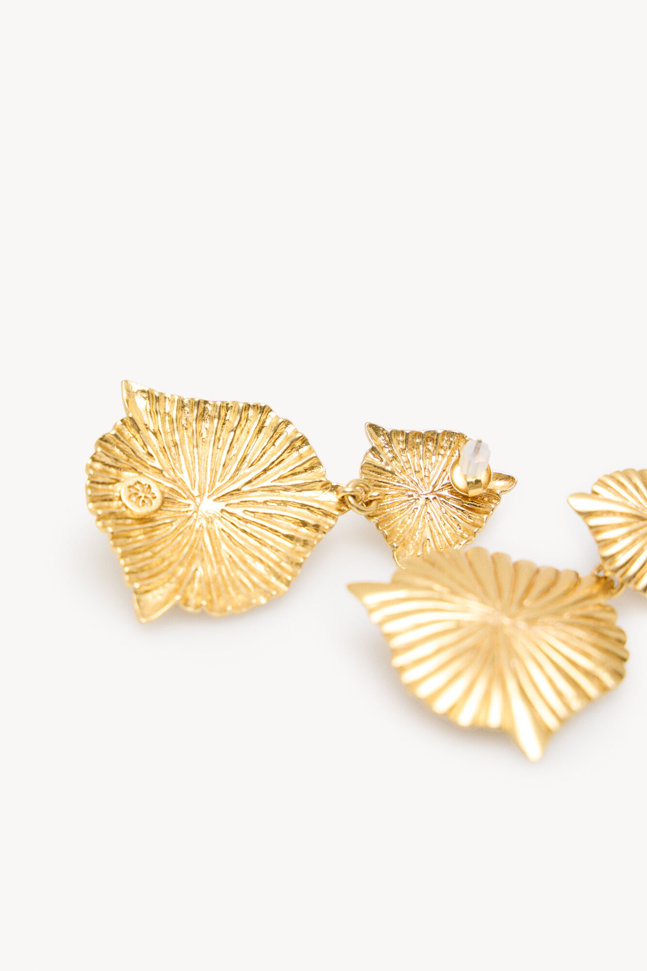 Hoss Intropia Lina. Pendientes de p&eacute;talos