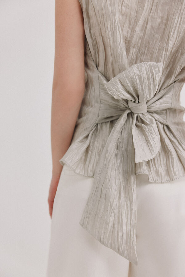 Hoss Intropia Claudia. Top con textura plisada Marfil