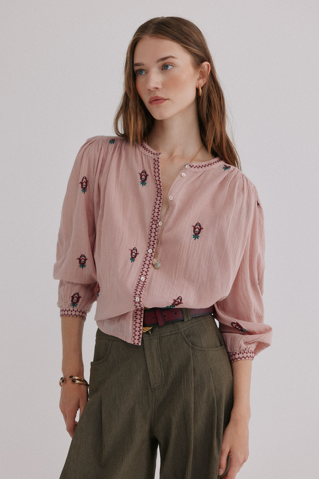 Hoss Intropia Carine. Blusa bordada