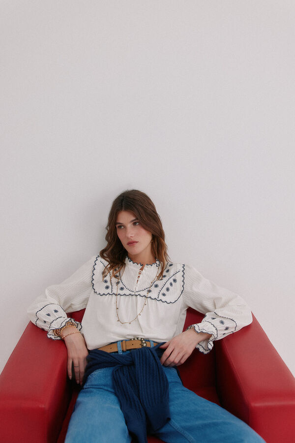 Hoss Intropia Melisa. Camiseta bordada Marfil