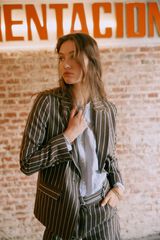 Hoss Intropia Elia. Blazer a rayas Marron oscuro