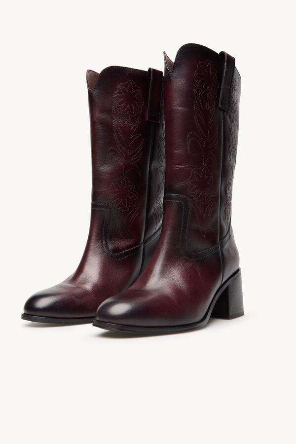 Hoss Intropia Nadia. Bota de piel con bordados de flores rojo