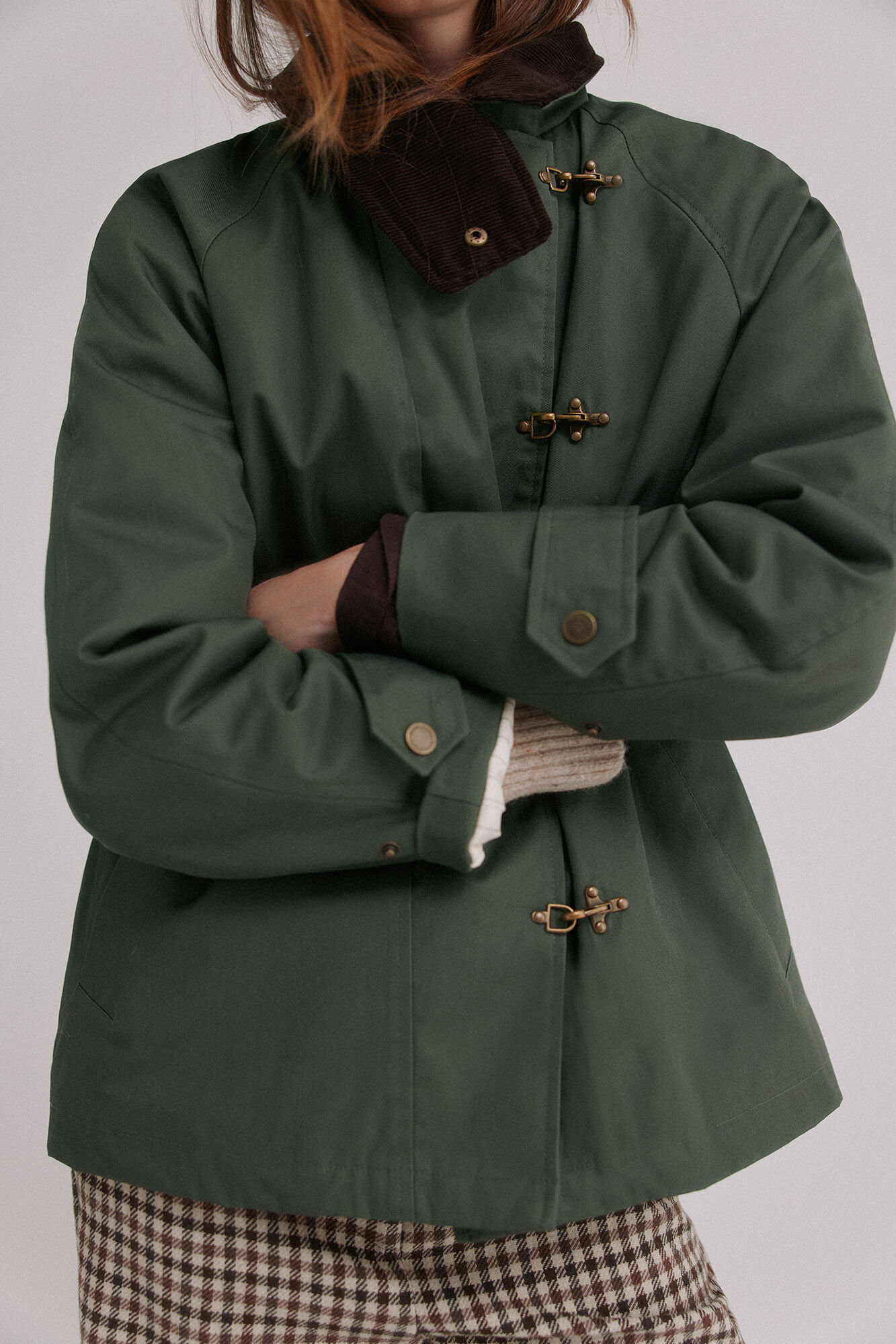 Hoss Intropia Dara. Deportiva cruzada