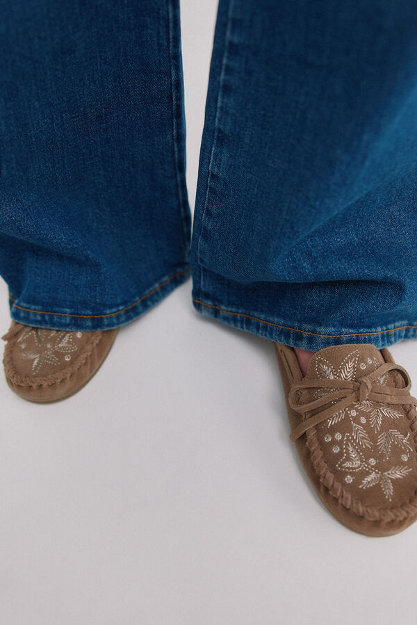 Hoss Intropia Marcela. Mocasines bordados de serraje Beige