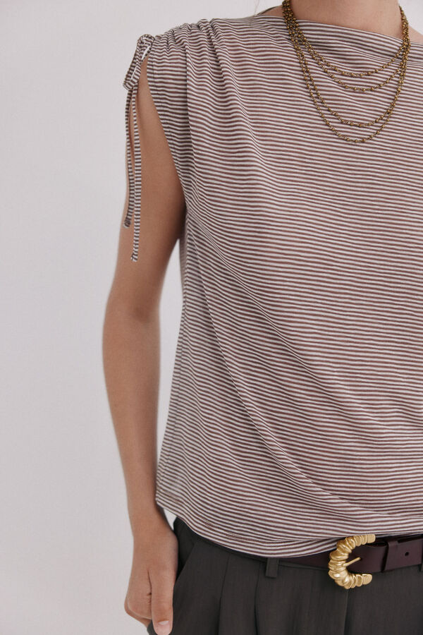 Hoss Intropia Madison. Camiseta fruncidos Marron