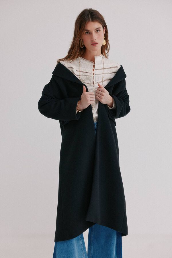 Hoss Intropia Florence. Abrigo con cuello solapa Negro