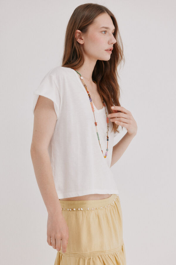 Hoss Intropia Monike. Camiseta maga corta escote pico Beige