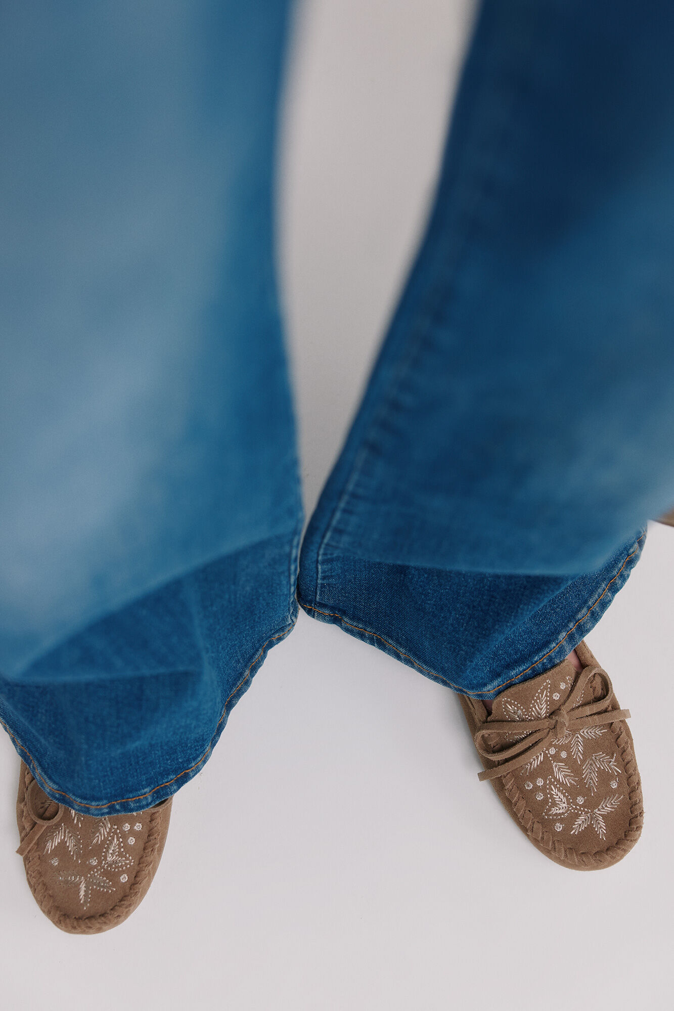 Hoss Intropia Marcela. Mocasines bordados de serraje