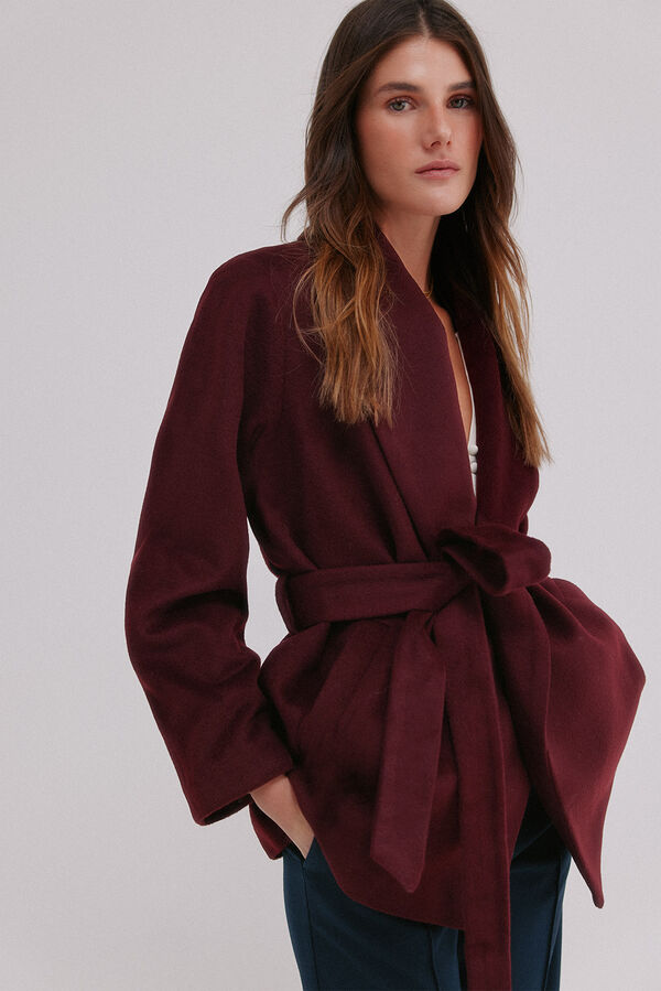 Hoss Intropia Filippa. Abrigo con cinturón Vino