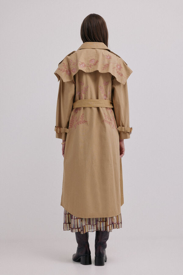 Hoss Intropia Dani&egrave;le. Gabardina bordada Marfil