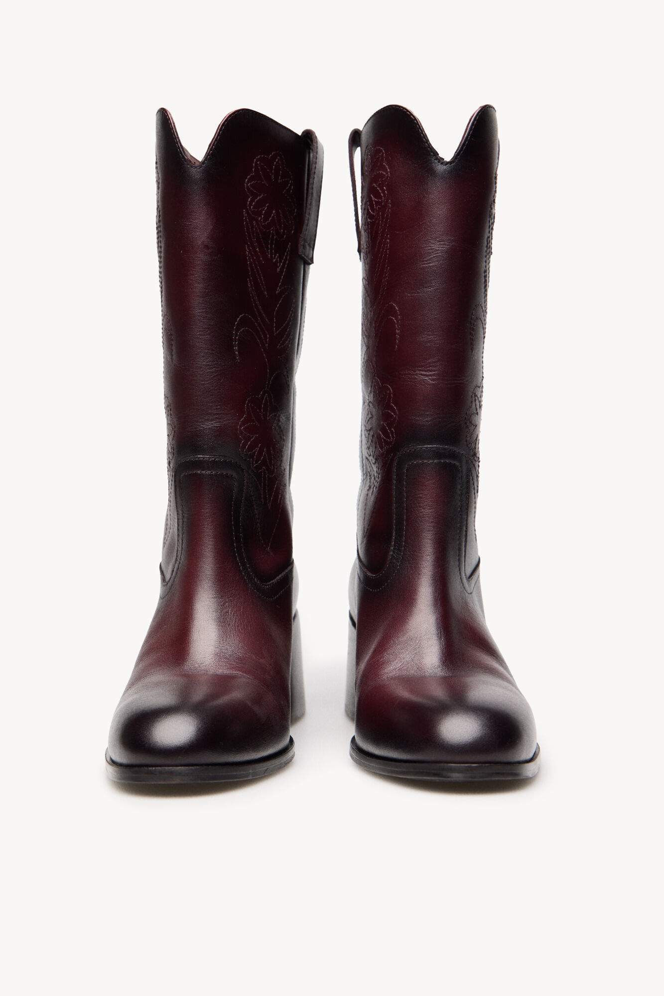 Hoss Intropia Nadia. Bota de piel con bordados de flores