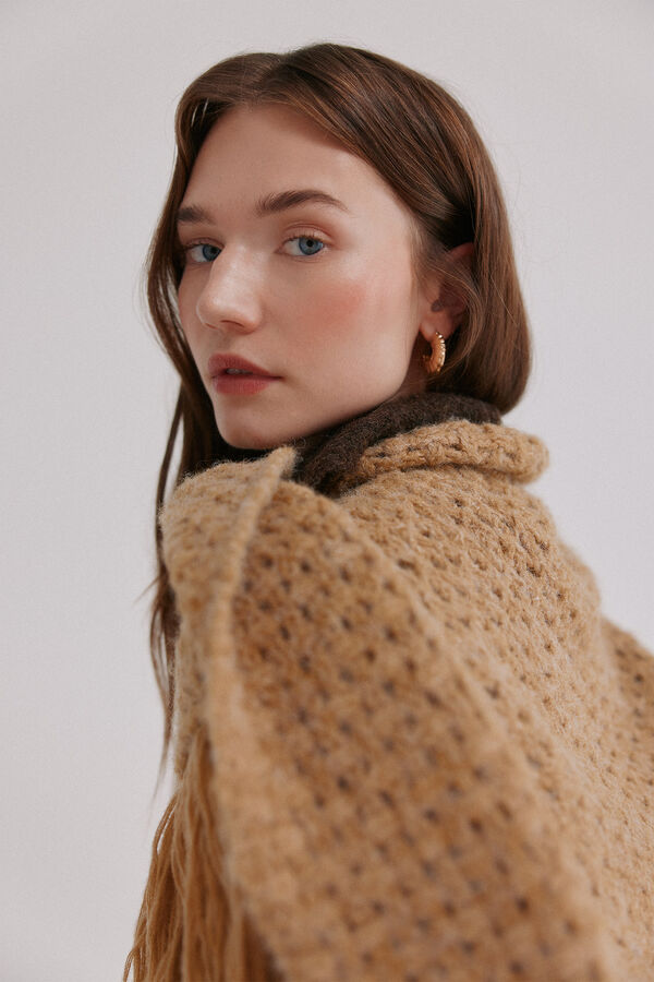 Hoss Intropia Nieves. Chal calado de flecos Dorado