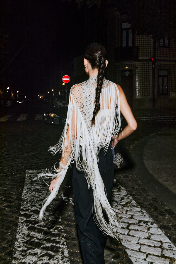 Hoss Intropia Malia. Chal bordado con abalorios Gris