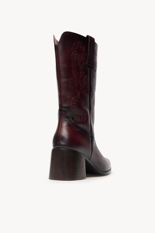 Hoss Intropia Nadia. Bota de piel con bordados de flores rojo