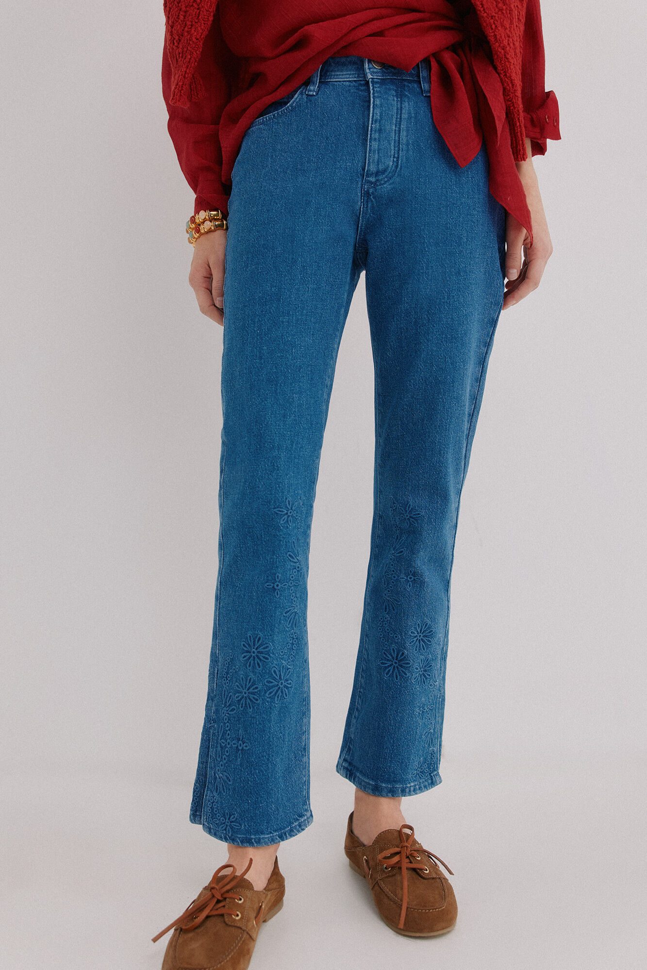 Hoss Intropia Bruna. Vaqueros bordados florales