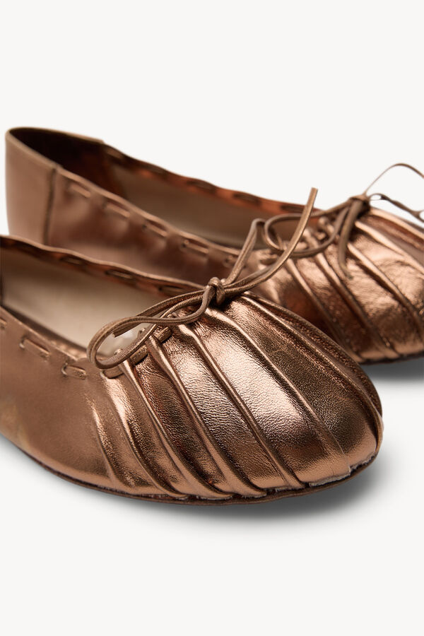 Hoss Intropia Maite. Bailarina de piel fruncida Arena