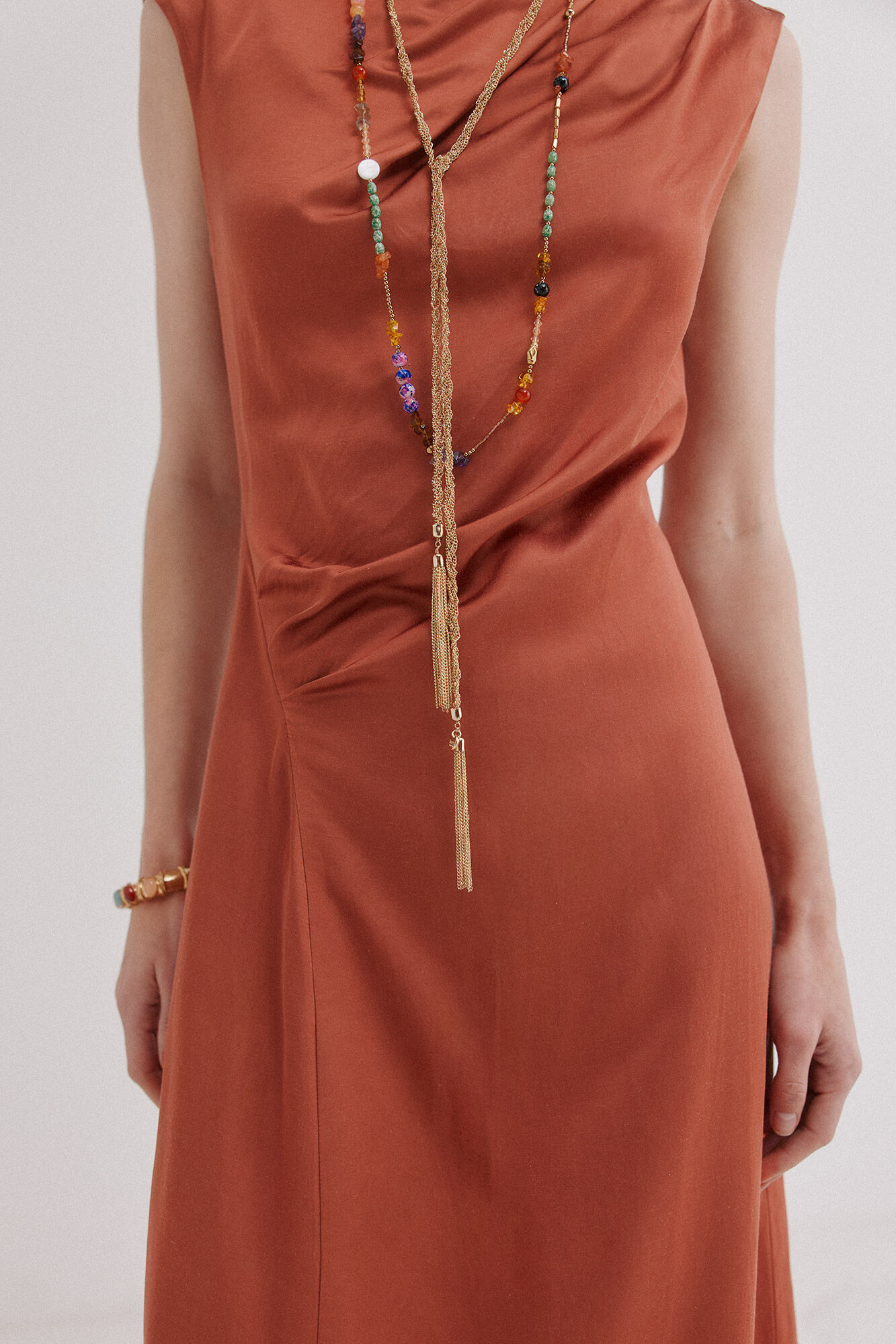 Hoss Intropia Alessia. Vestido midi satinado