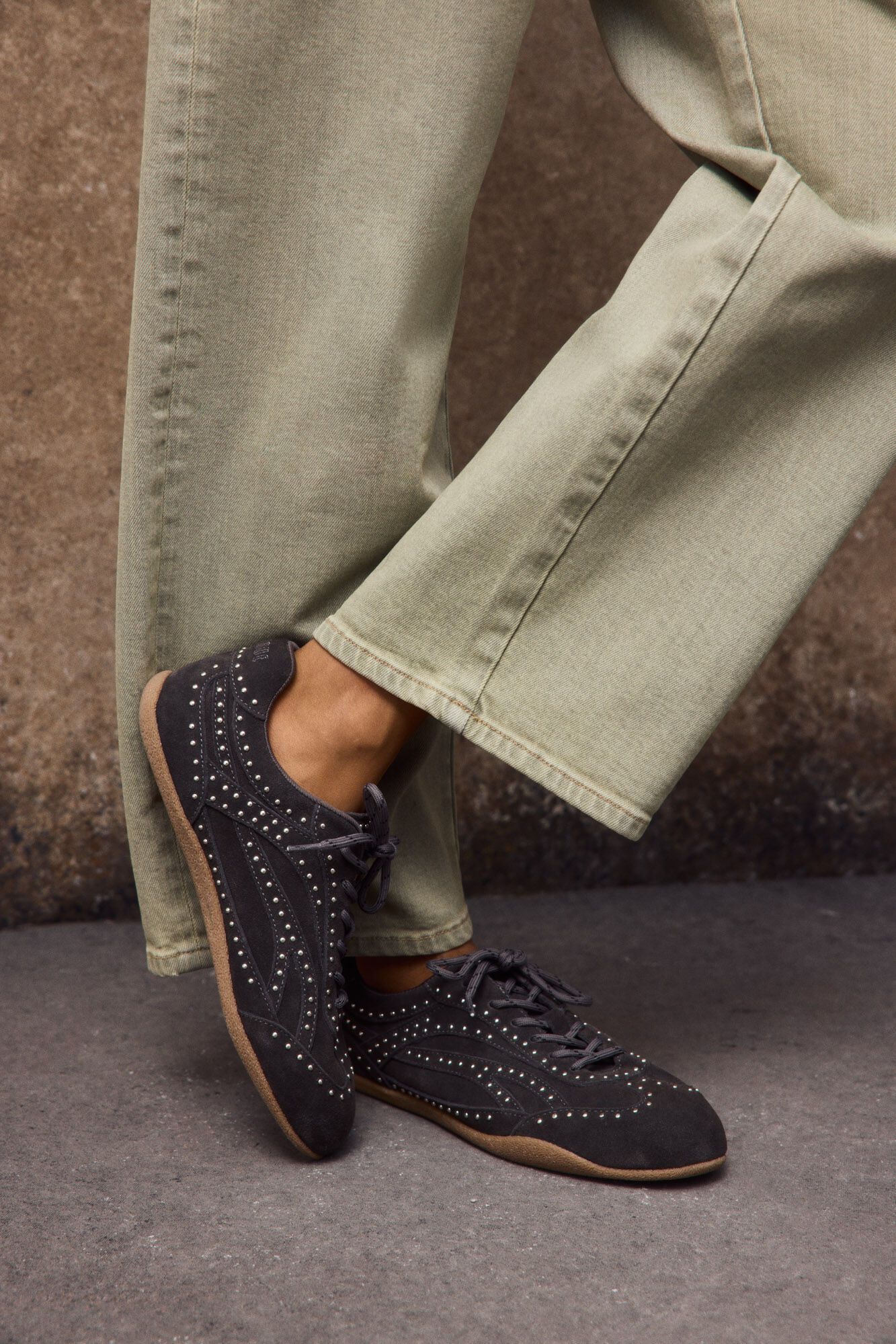 Slowlove Zapatilla piel tachas