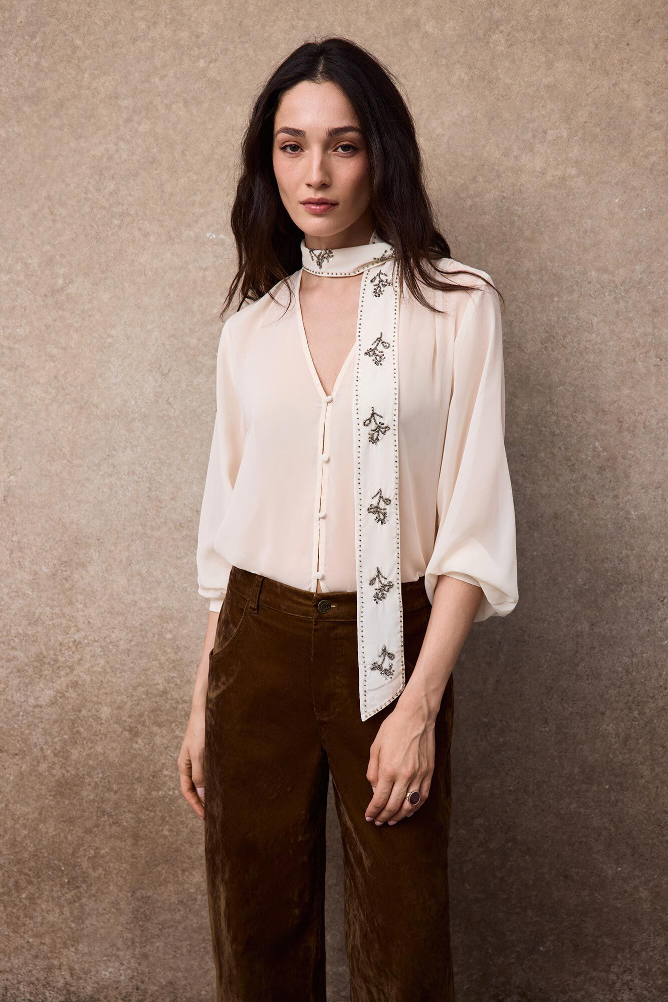 Slowlove Blusa fular abalorios