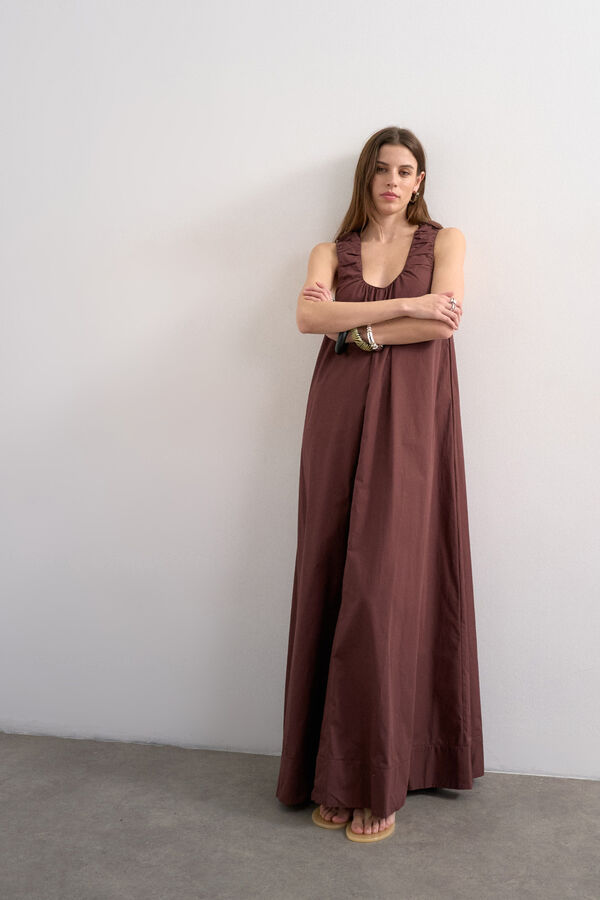 Topshop Vestido largo de tirantes fruncidos marr&oacute;n
