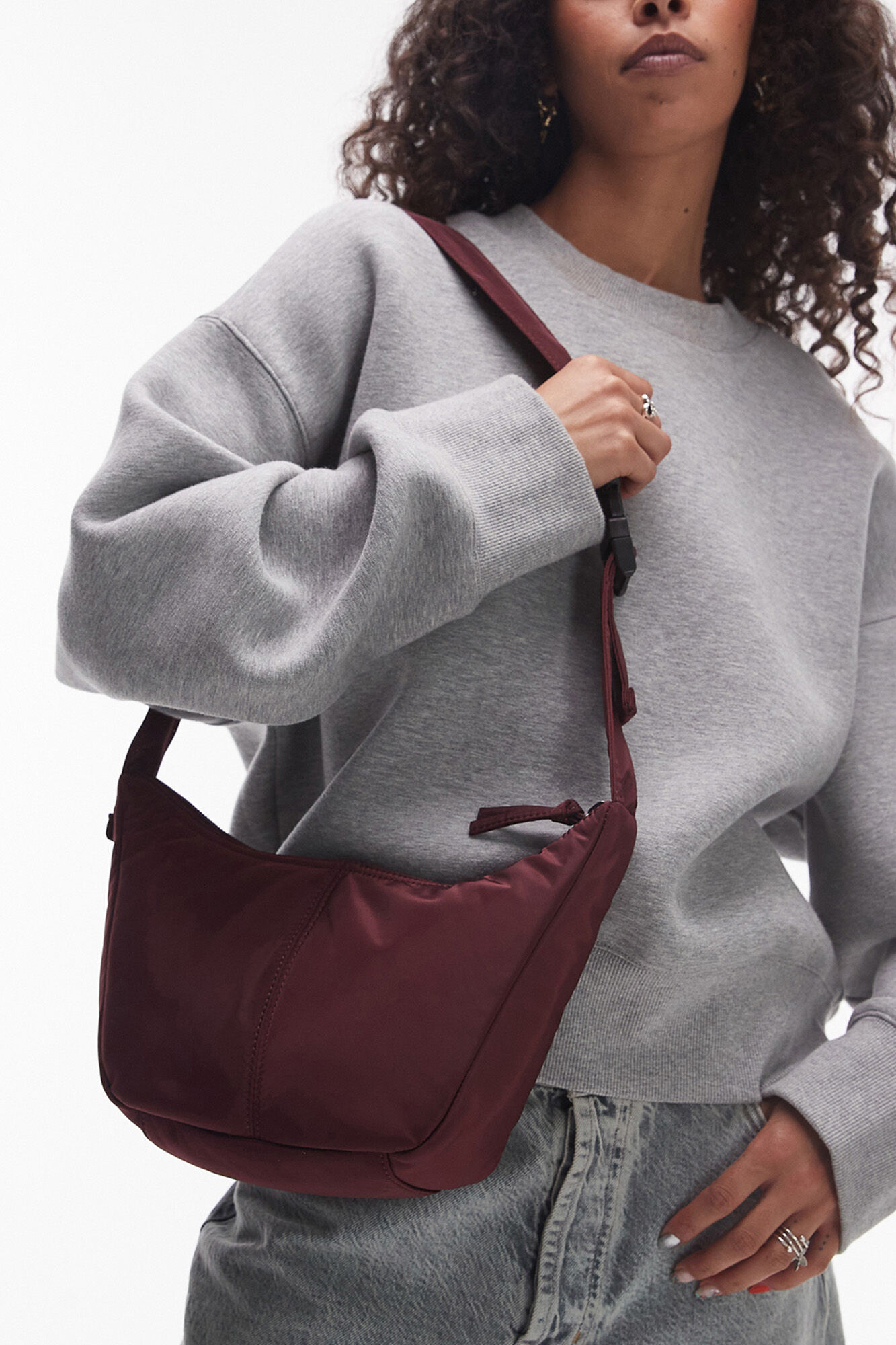 Topshop Bolso bandolera con correa ajustable y acabado satinado